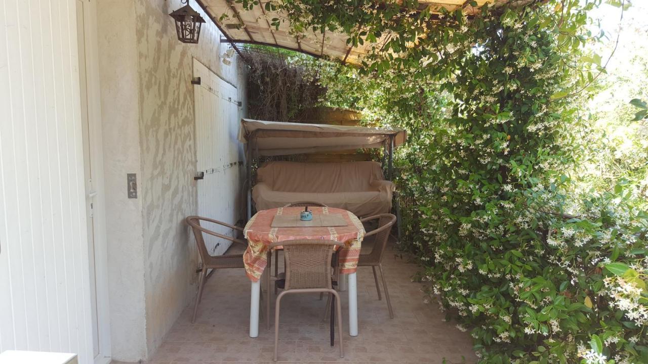 Les Lauriers Villa Ле Кастеле Екстериор снимка